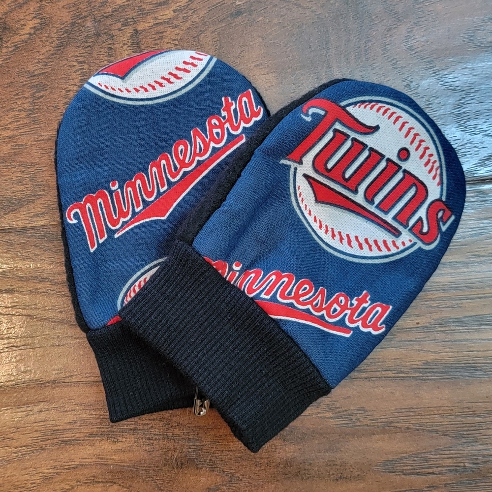 Minnesota Twins MLB Baseball Baby Fleece Fabric Mittens